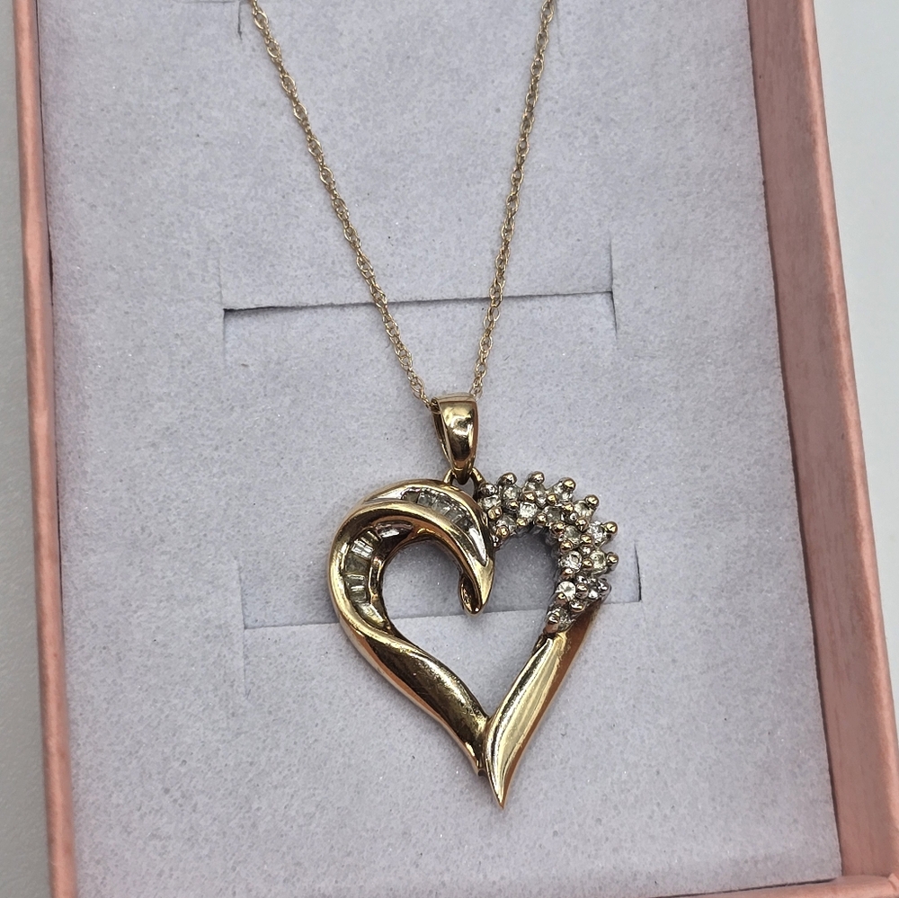 Vintage 10K Yellow Gold and Diamonds Heart Pendant. 10K CLASSIC piece